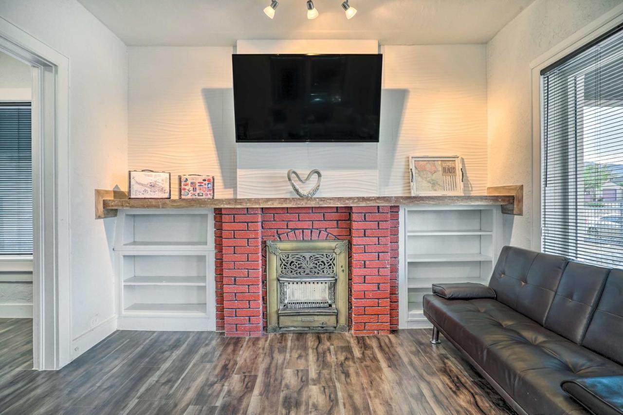 Charming And Quaint House With Backyard! El Paso