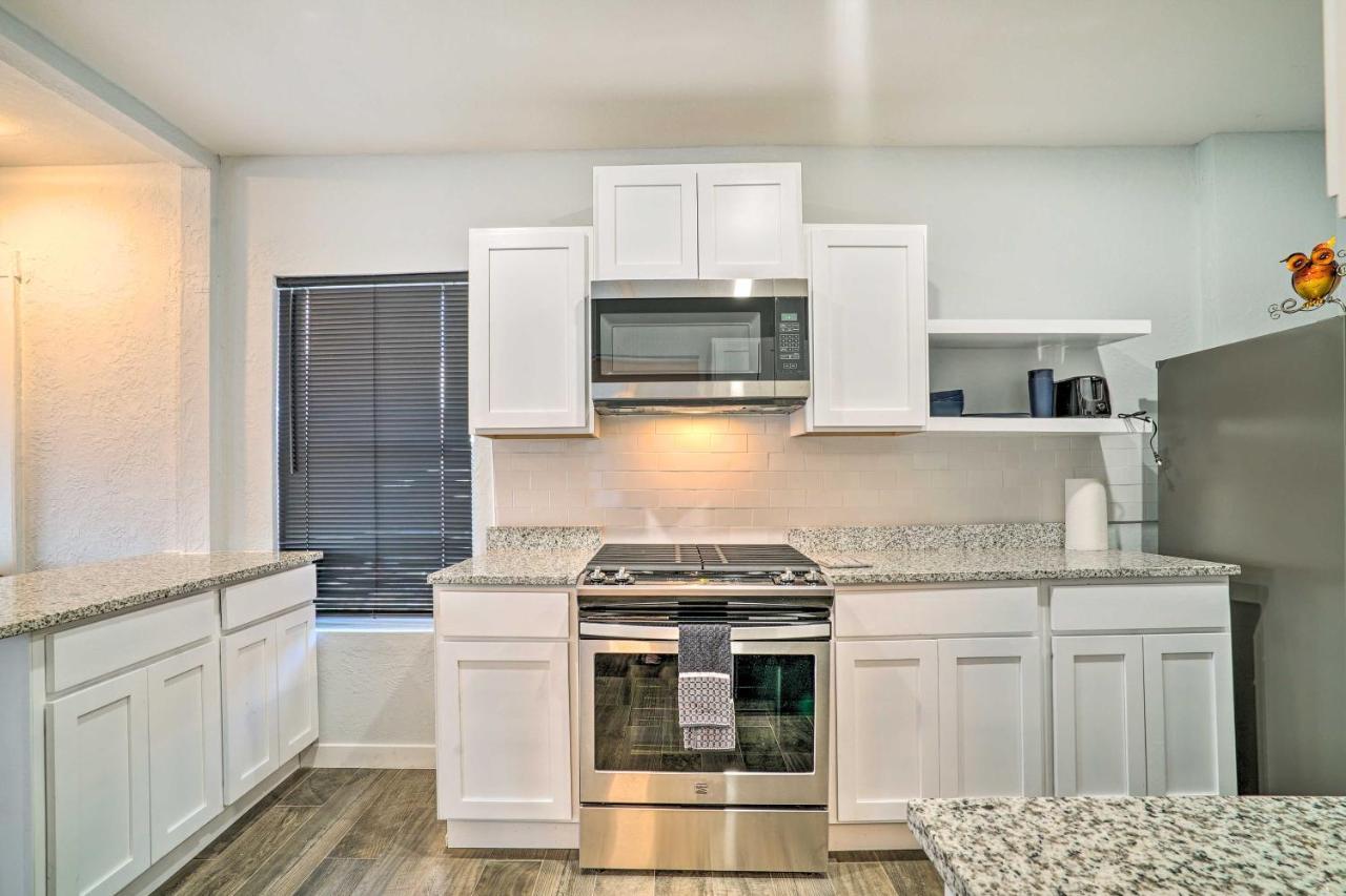 Charming And Quaint House With Backyard! Hébergement de vacances