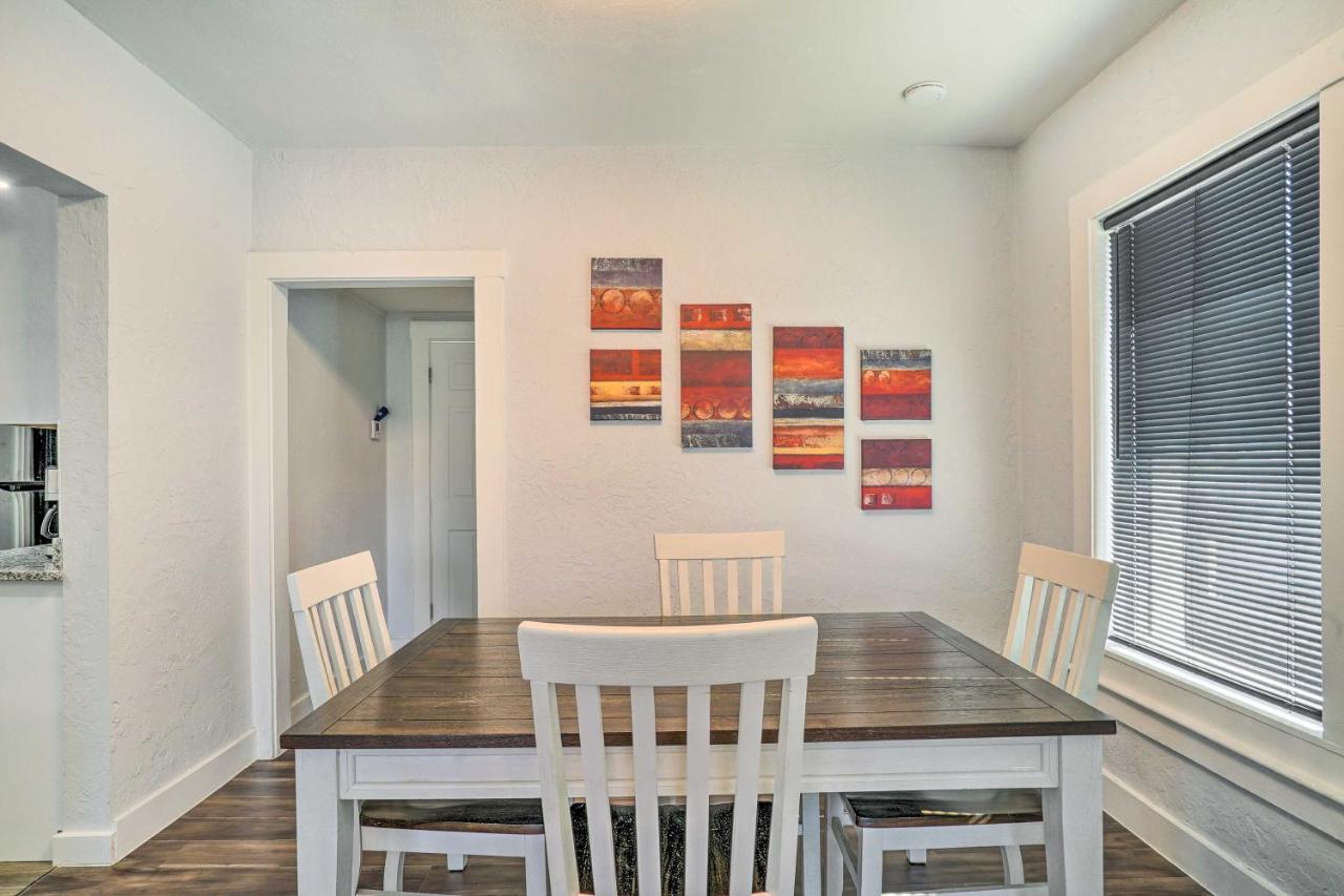 Hébergement de vacances Charming And Quaint House With Backyard! *