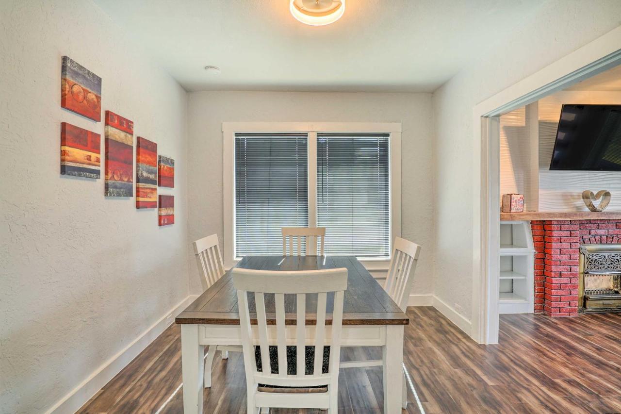 Charming And Quaint House With Backyard! Hébergement de vacances *